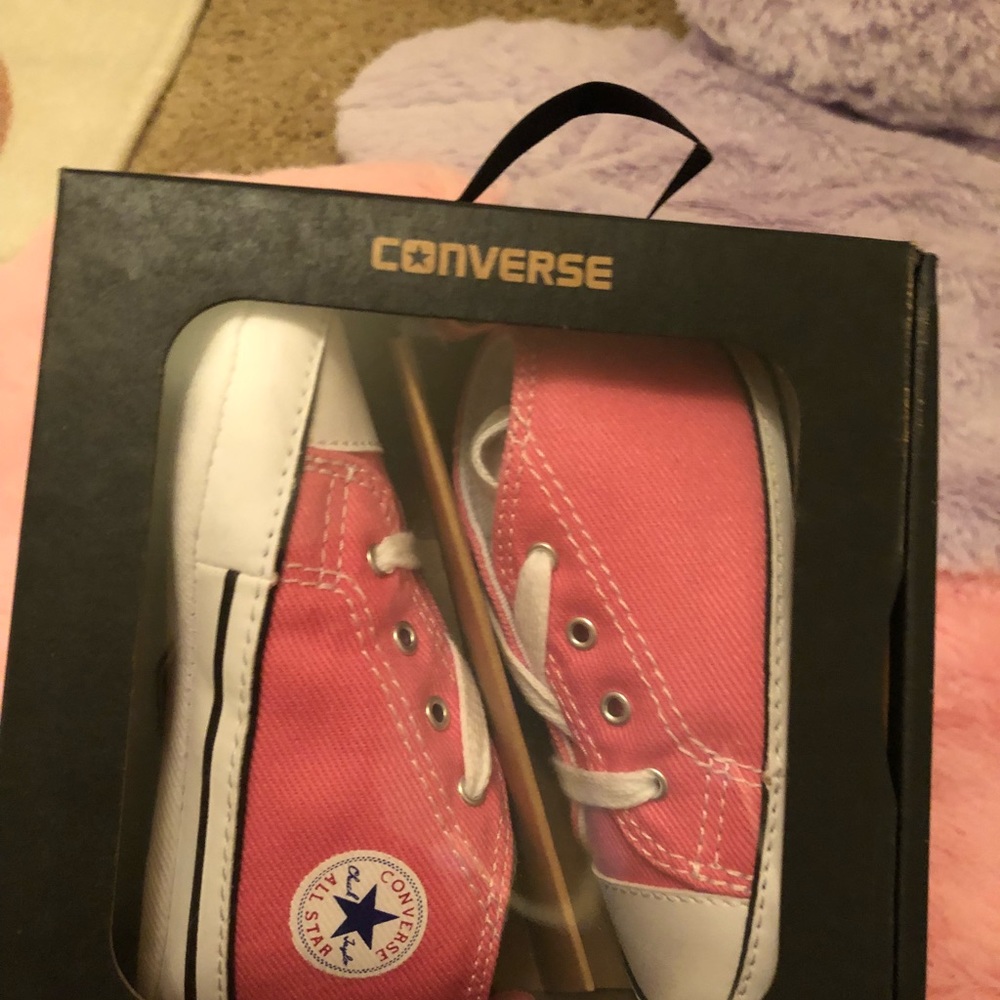 Converse pink size 4